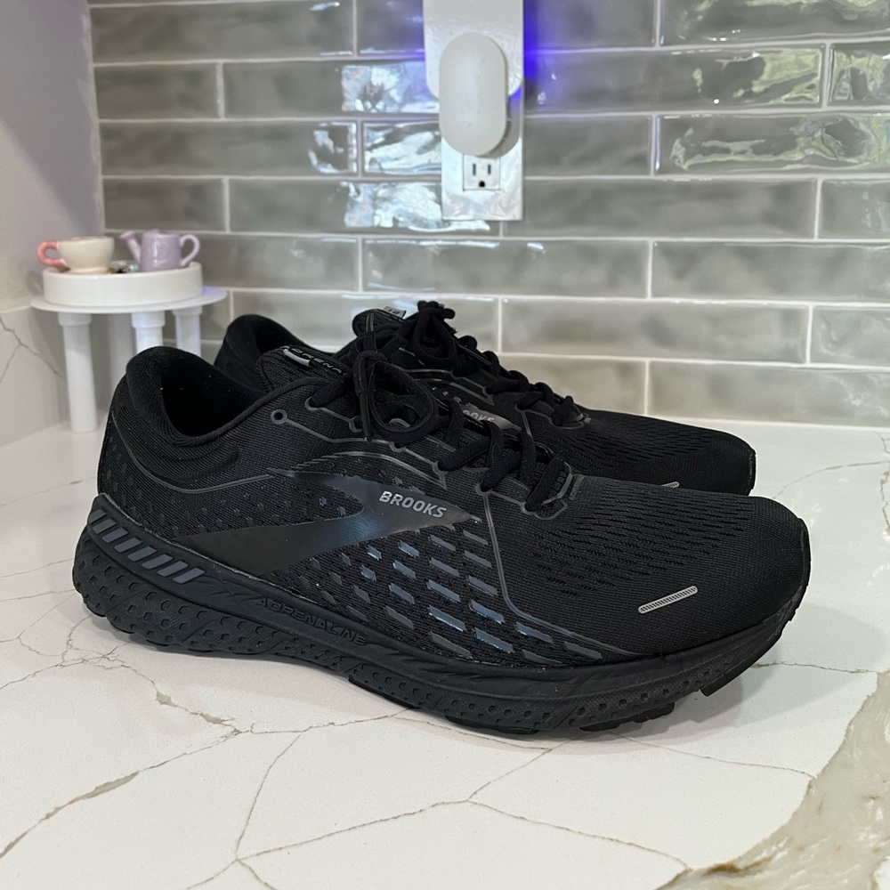Brooks Adrenaline 21 Running Shoes. Men’s Size 12  Color Black